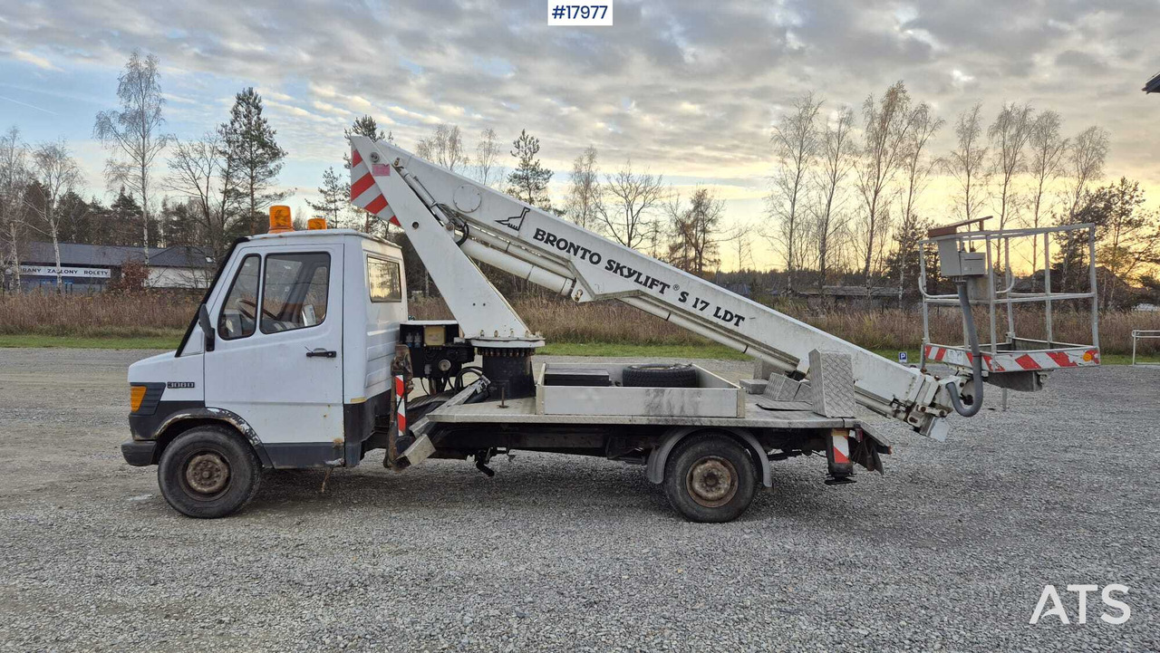 BRONTO SKYLIFT basket lift on Mercedes-Benz 308D chassis (1992) - Грузовик с подъемником: фото 4 BRONTO SKYLIFT basket lift on Mercedes-Benz 308D chassis (1992) - Грузовик с подъемником: фото 4