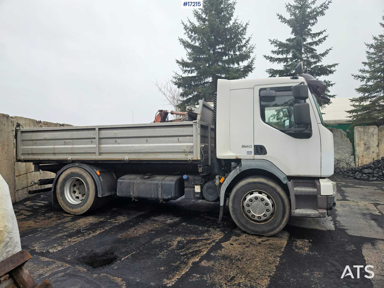 VOLVO FL4XR3 Three-way tipping (2006) - Самосвал: фото 4 VOLVO FL4XR3 Three-way tipping (2006) - Самосвал: фото 4