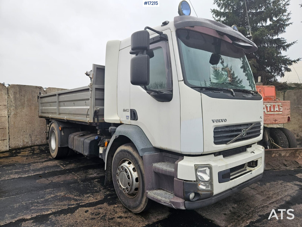 VOLVO FL4XR3 Three-way tipping (2006) - Самосвал: фото 1 VOLVO FL4XR3 Three-way tipping (2006) - Самосвал: фото 1