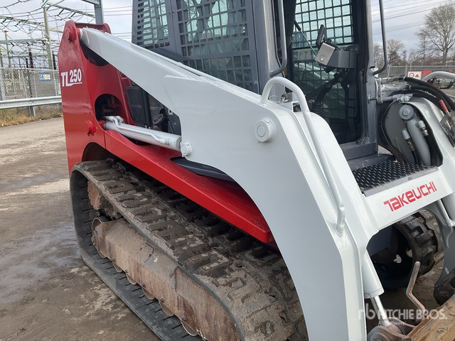 2012 Takeuchi TL250 High Flow Compact Track Loader - Гусеничный мини-погрузчик: фото 4 2012 Takeuchi TL250 High Flow Compact Track Loader - Гусеничный мини-погрузчик: фото 4