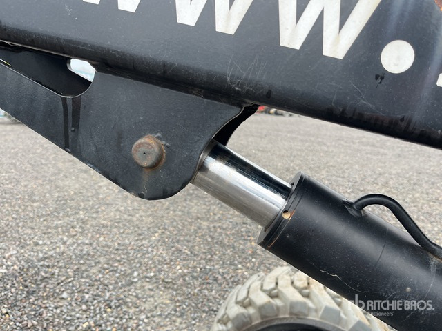 2016 Nifty-Lift HR17 4WD Hybrid Articulating Boom Lift - Коленчатый подъемник: фото 4 2016 Nifty-Lift HR17 4WD Hybrid Articulating Boom Lift - Коленчатый подъемник: фото 4