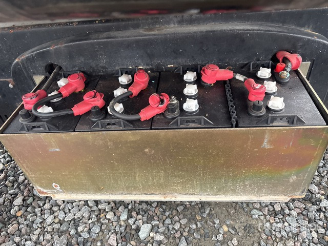 2016 Nifty-Lift HR17 4WD Hybrid Articulating Boom Lift - Коленчатый подъемник: фото 4 2016 Nifty-Lift HR17 4WD Hybrid Articulating Boom Lift - Коленчатый подъемник: фото 4