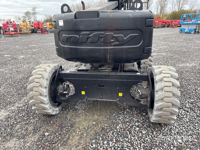 2016 Nifty-Lift HR17 4WD Hybrid Articulating Boom Lift - Коленчатый подъемник: фото 4 2016 Nifty-Lift HR17 4WD Hybrid Articulating Boom Lift - Коленчатый подъемник: фото 4