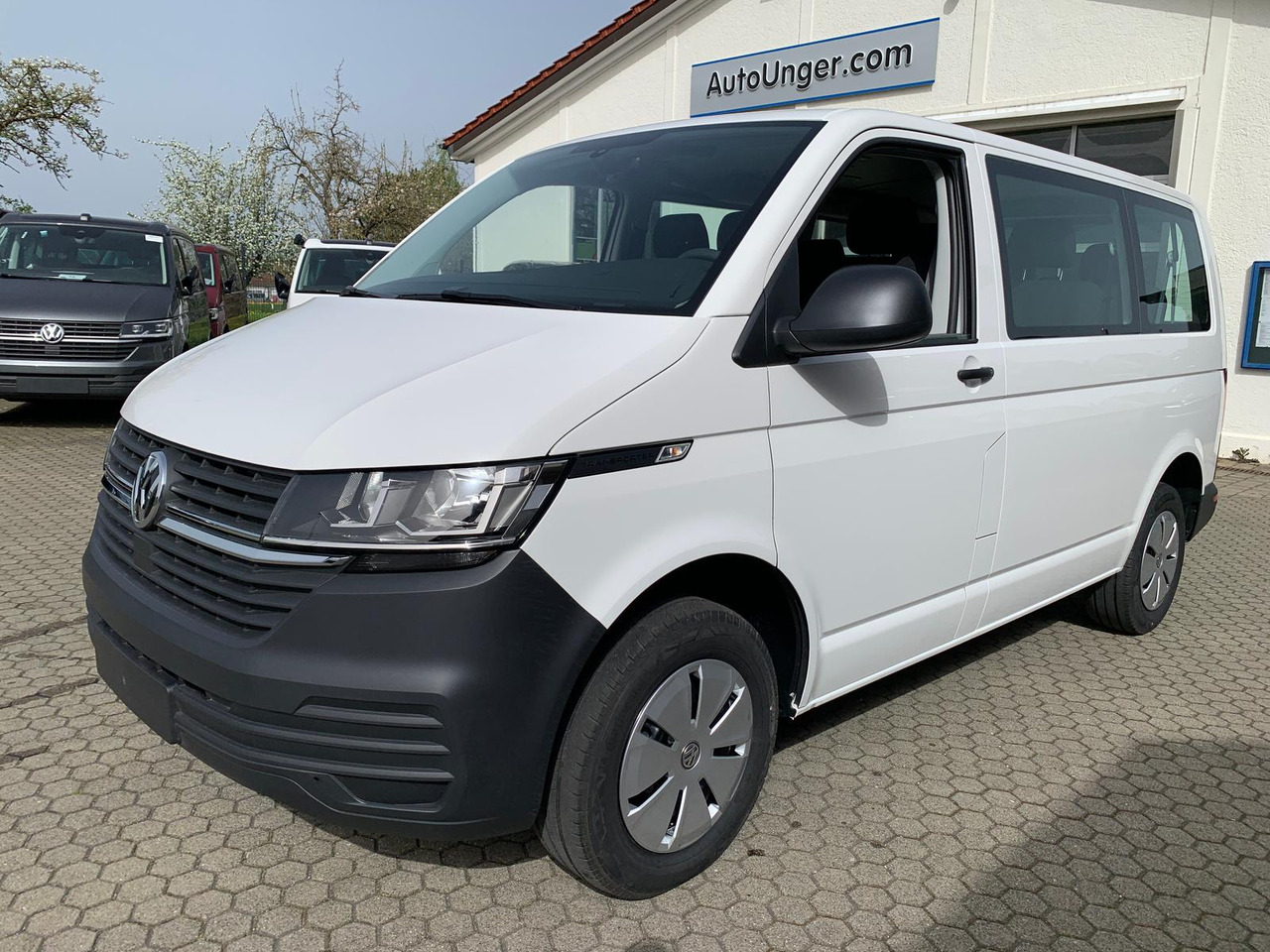Легковой автомобиль VW T6.1 Kombi kurz 9Sitzer 2x Klima PDC Tempomat KR: фото 1
