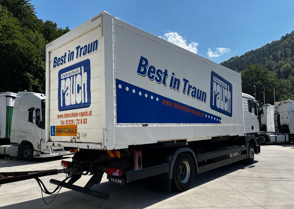 MAN TGA 18.350 6x2 D20 // BDF // Niski Przebieg // + Przyczepa Schmitz BDF // - Грузовик-шасси: фото 5 MAN TGA 18.350 6x2 D20 // BDF // Niski Przebieg // + Przyczepa Schmitz BDF // - Грузовик-шасси: фото 5