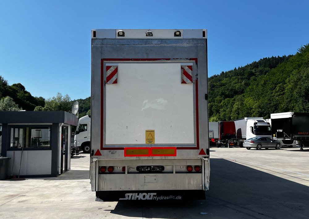 Pezzaioli HMK Industri // Do przewozu zwierząt // 2004 Rok // 3 Pokłady // Waga // Osi skrętne // Oznonacja // - Полуприцеп для перевозки животных: фото 5 Pezzaioli HMK Industri // Do przewozu zwierząt // 2004 Rok // 3 Pokłady // Waga // Osi skrętne // Oznonacja // - Полуприцеп для перевозки животных: фото 5