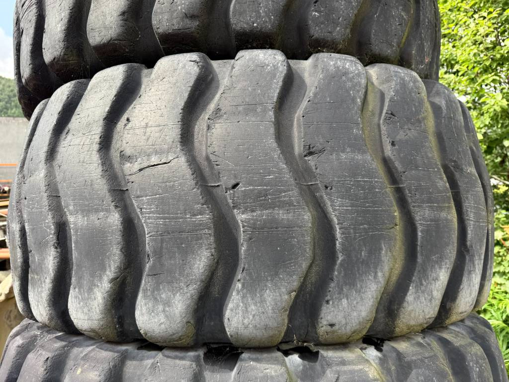 Goodyear 23,5R25 - Шина: фото 5 Goodyear 23,5R25 - Шина: фото 5