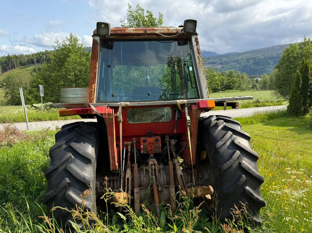 Massey Ferguson 675 - Трактор: фото 5 Massey Ferguson 675 - Трактор: фото 5