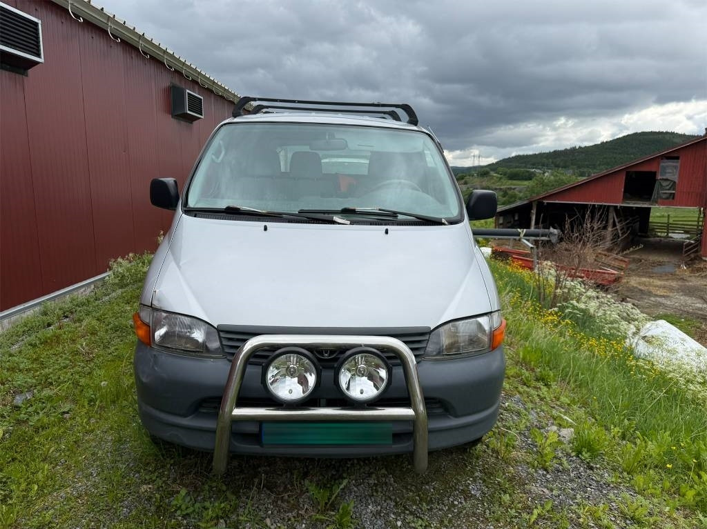 Toyota Hiace 4x4 - Легковой фургон: фото 3 Toyota Hiace 4x4 - Легковой фургон: фото 3
