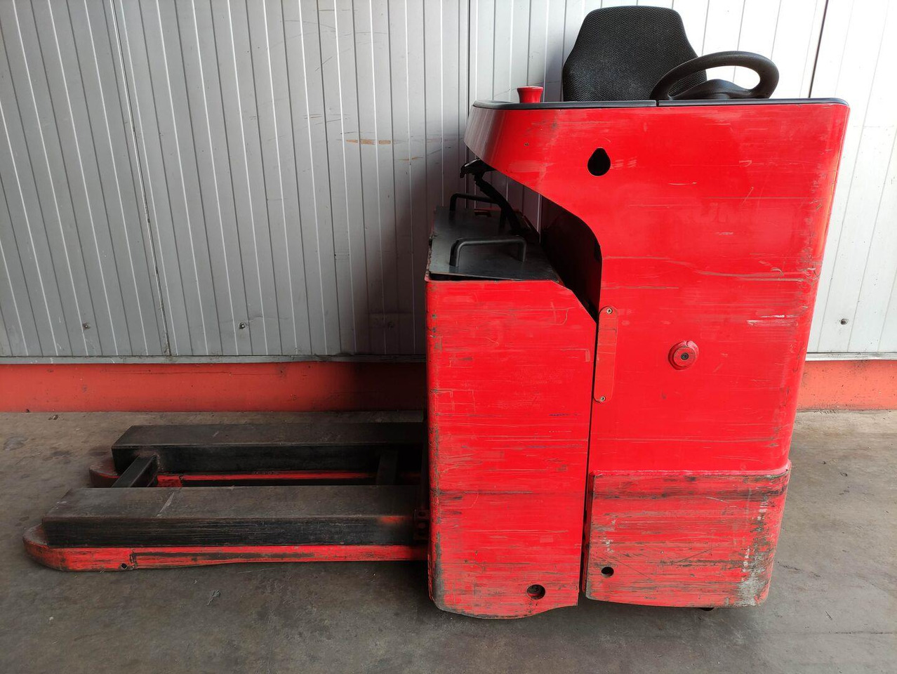 Linde T20R (mit Sitz) - Тележка: фото 1 Linde T20R (mit Sitz) - Тележка: фото 1