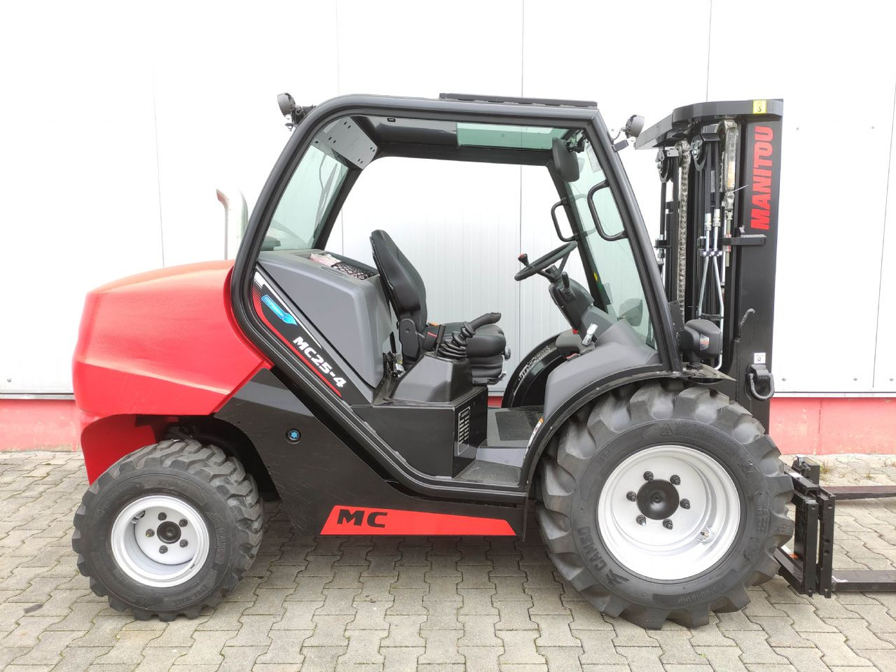 Manitou MC25-4 DK ST5 S1 (NEU) - Внедорожный погрузчик: фото 2 Manitou MC25-4 DK ST5 S1 (NEU) - Внедорожный погрузчик: фото 2