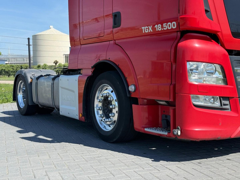 MAN 18.500 FULL AIR, ALCOA, TV, INVERTER, MICROWAVE, TOP. - Тягач: фото 4 MAN 18.500 FULL AIR, ALCOA, TV, INVERTER, MICROWAVE, TOP. - Тягач: фото 4