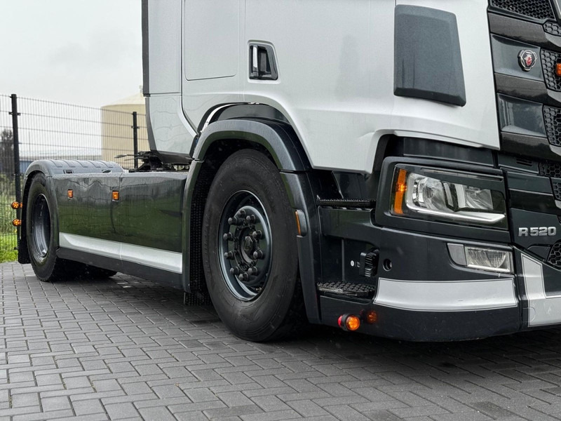 Scania R520 V8 NGS 6 BALLOONS, FULL AIR, RETARDER, 2X TANK, SHOW, FULL SPOILER. - Тягач: фото 4 Scania R520 V8 NGS 6 BALLOONS, FULL AIR, RETARDER, 2X TANK, SHOW, FULL SPOILER. - Тягач: фото 4