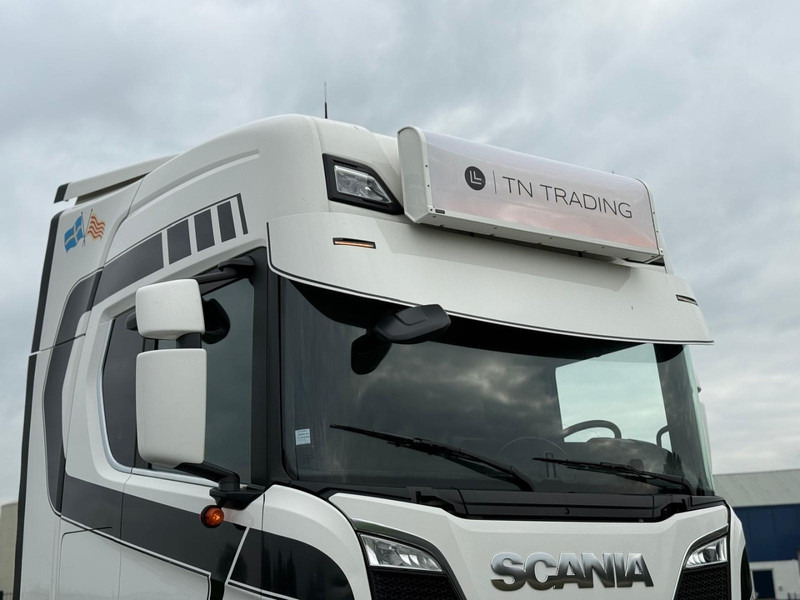 Scania S520 V8 NGS FULL SPOILER, PARK COOLER, FULL AIR, RETARDER, 6 BALLOONS. - Тягач: фото 2 Scania S520 V8 NGS FULL SPOILER, PARK COOLER, FULL AIR, RETARDER, 6 BALLOONS. - Тягач: фото 2