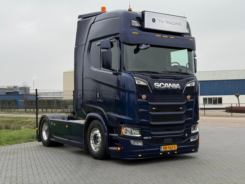 Scania S520 VOLLUCHT, ALCOA, 6 LUCHT BALGEN, LEER. - Тягач: фото 1 Scania S520 VOLLUCHT, ALCOA, 6 LUCHT BALGEN, LEER. - Тягач: фото 1
