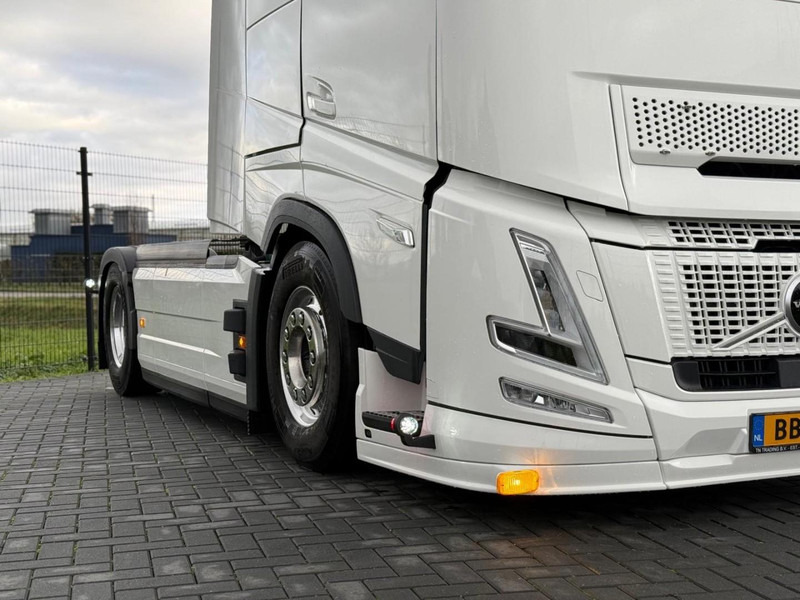 Volvo FH 13.460XL NEW, FULL AIR, ALCOA, HYDRAULIC, XL, SHOW, FULL. - Тягач: фото 5 Volvo FH 13.460XL NEW, FULL AIR, ALCOA, HYDRAULIC, XL, SHOW, FULL. - Тягач: фото 5