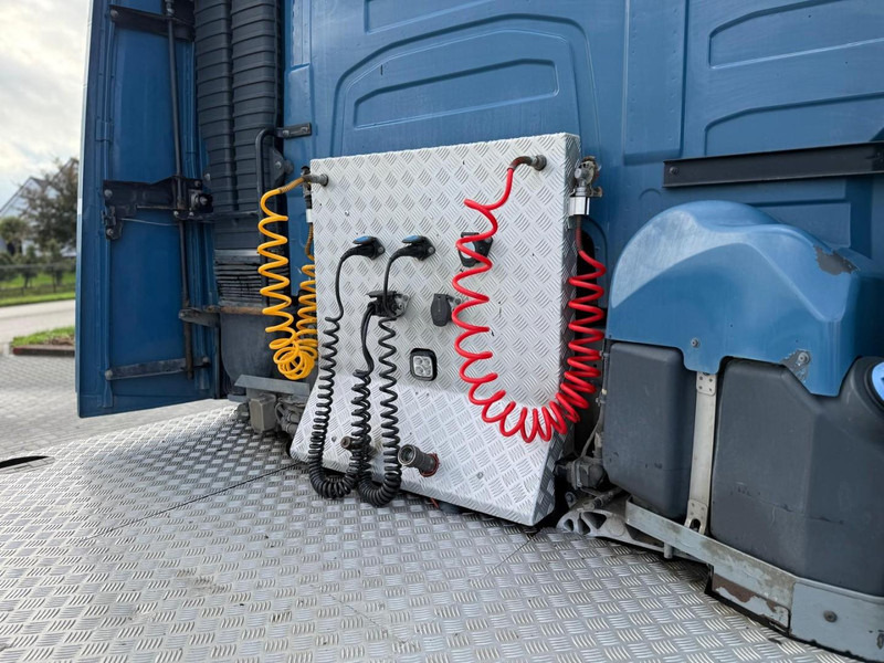 Тягач Volvo FH16.650 VOLLUCHT, HYDRAULIEK, SHOW INTERIEUR, DYNAMIC STEERING.: фото 17 Тягач Volvo FH16.650 VOLLUCHT, HYDRAULIEK, SHOW INTERIEUR, DYNAMIC STEERING.: фото 17