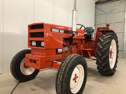 Renault 551 Tracteur sans cabine à 13 500 € exo de tva - Трактор: фото 1 Renault 551 Tracteur sans cabine à 13 500 € exo de tva - Трактор: фото 1