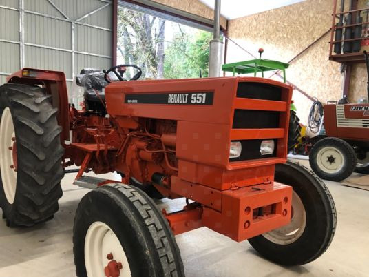 Renault 551 Tracteur sans cabine à 13 500 € exo de tva - Трактор: фото 3 Renault 551 Tracteur sans cabine à 13 500 € exo de tva - Трактор: фото 3