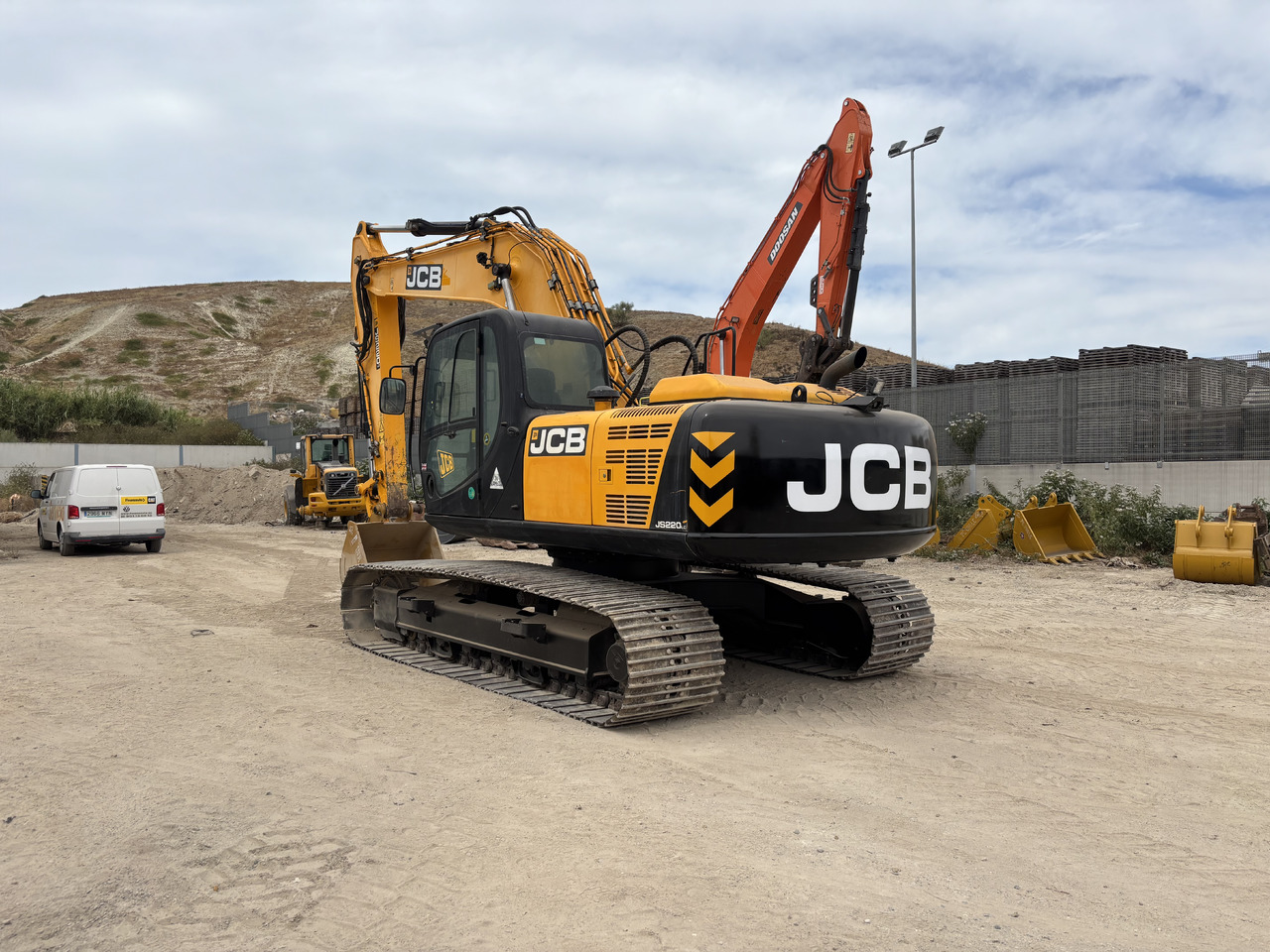 JCB JS220LC - Гусеничный экскаватор: фото 3 JCB JS220LC - Гусеничный экскаватор: фото 3