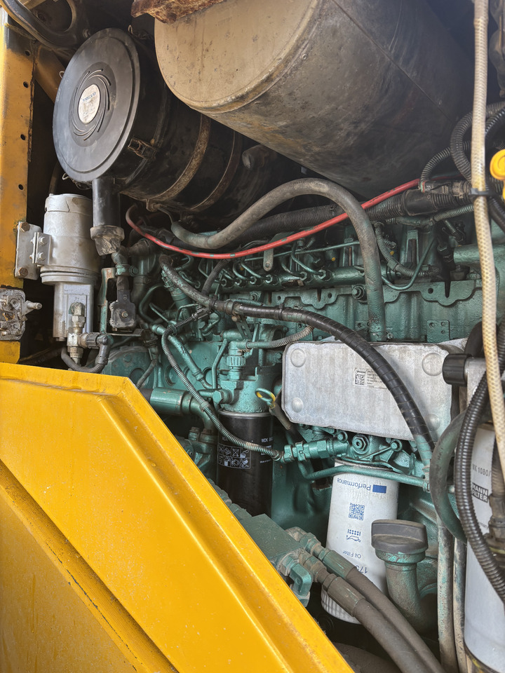 Колёсный погрузчик VOLVO L90F: фото 12