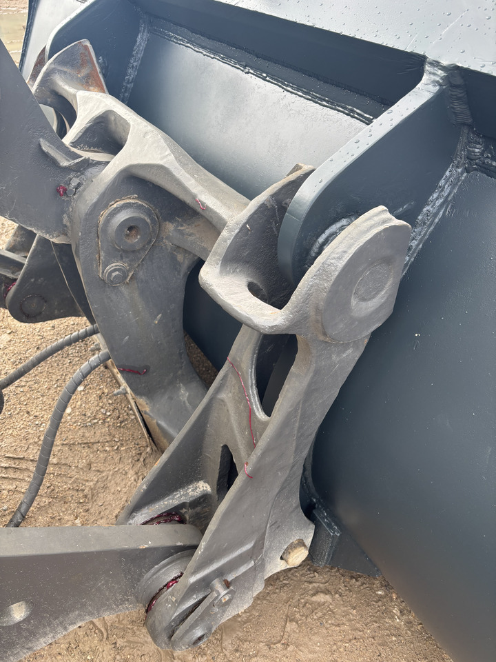 Колёсный погрузчик VOLVO L90F: фото 9