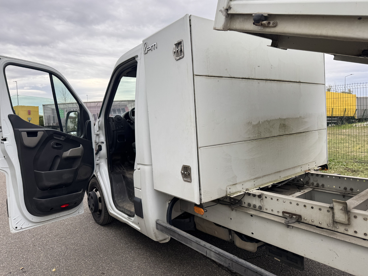 Малотоннажный самосвал Renault Master dci 165: фото 8 Малотоннажный самосвал Renault Master dci 165: фото 8