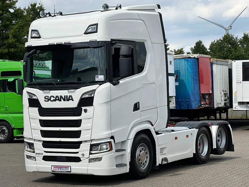Scania S650 V8 6x2 Boogie / Retarder / 2 Tank / Full Air / Full Spoiler - Тягач: фото 1 Scania S650 V8 6x2 Boogie / Retarder / 2 Tank / Full Air / Full Spoiler - Тягач: фото 1