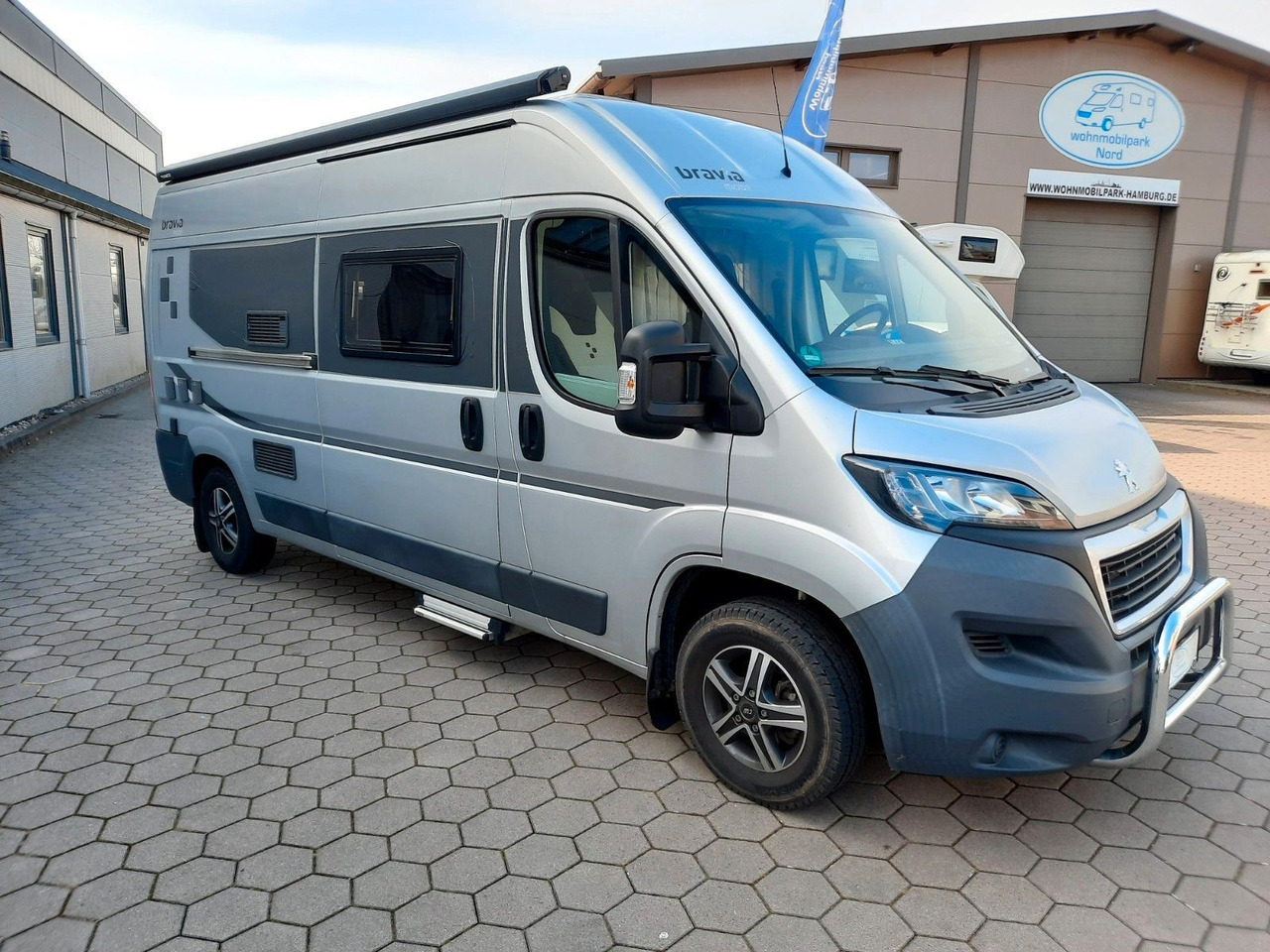 Bravia Swan 599/Festbett/Klima/Solar/PREISKNALLER - Кастенваген: фото 1 Bravia Swan 599/Festbett/Klima/Solar/PREISKNALLER - Кастенваген: фото 1