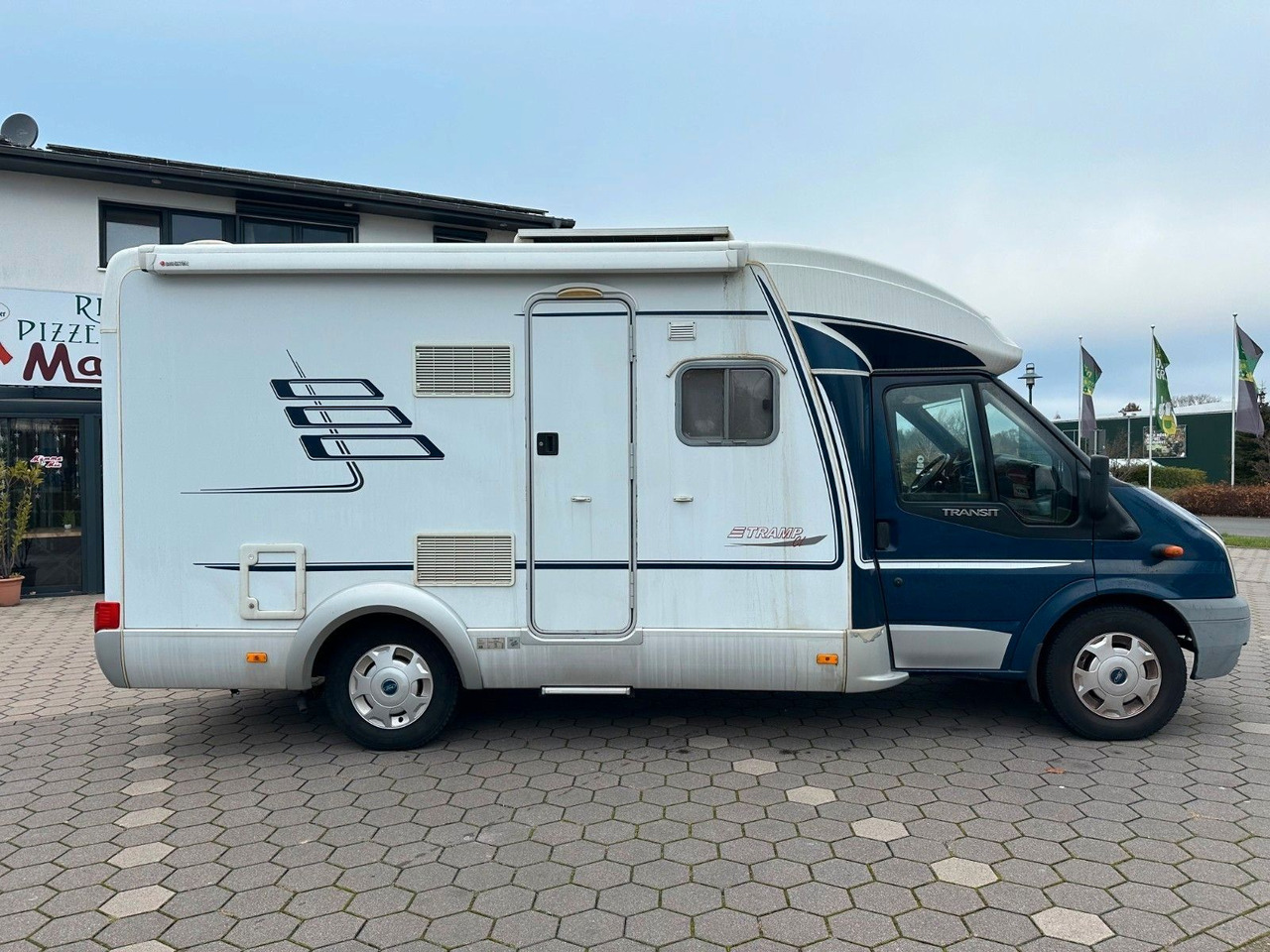 HYMER / ERIBA / HYMERCAR TRAMP T 572 CL/Festbett/Klima/Markise HYMER / ERIBA / HYMERCAR TRAMP T 572 CL/Festbett/Klima/Markise - Полуинтегрированный автодом: фото 4 HYMER / ERIBA / HYMERCAR TRAMP T 572 CL/Festbett/Klima/Markise HYMER / ERIBA / HYMERCAR TRAMP T 572 CL/Festbett/Klima/Markise - Полуинтегрированный автодом: фото 4
