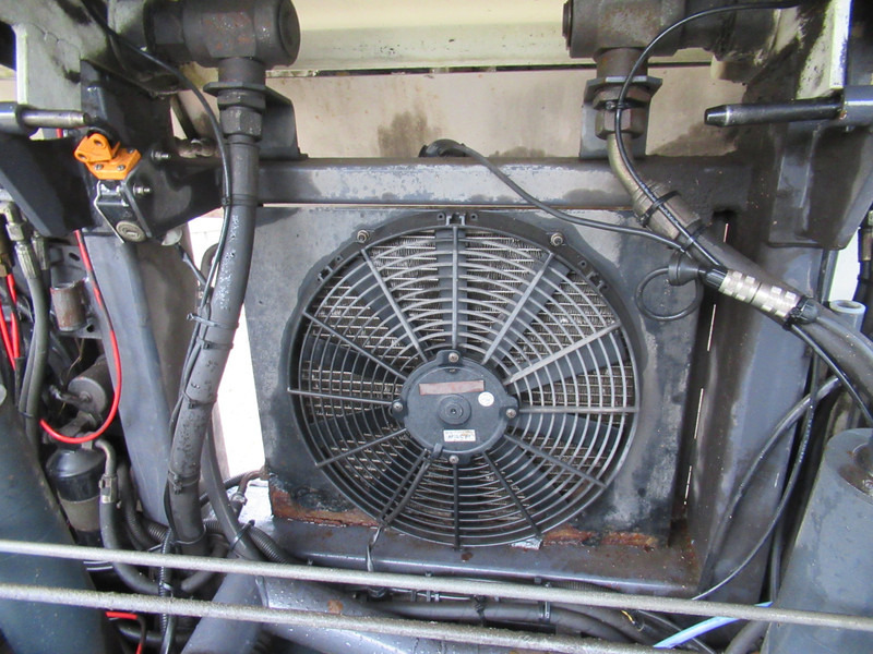 Подметально-уборочная машина TENNANT HMF 214 Veegmachine, DEFECT / FOR PARTS: фото 14