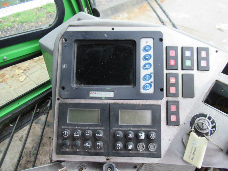 Подметально-уборочная машина TENNANT HMF 214 Veegmachine, DEFECT / FOR PARTS: фото 11