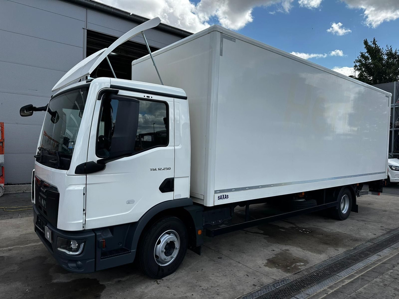 MAN TGL 12.250 /Ladebordwand/Automatik/Ahk - Грузовик с закрытым кузовом: фото 1 MAN TGL 12.250 /Ladebordwand/Automatik/Ahk - Грузовик с закрытым кузовом: фото 1