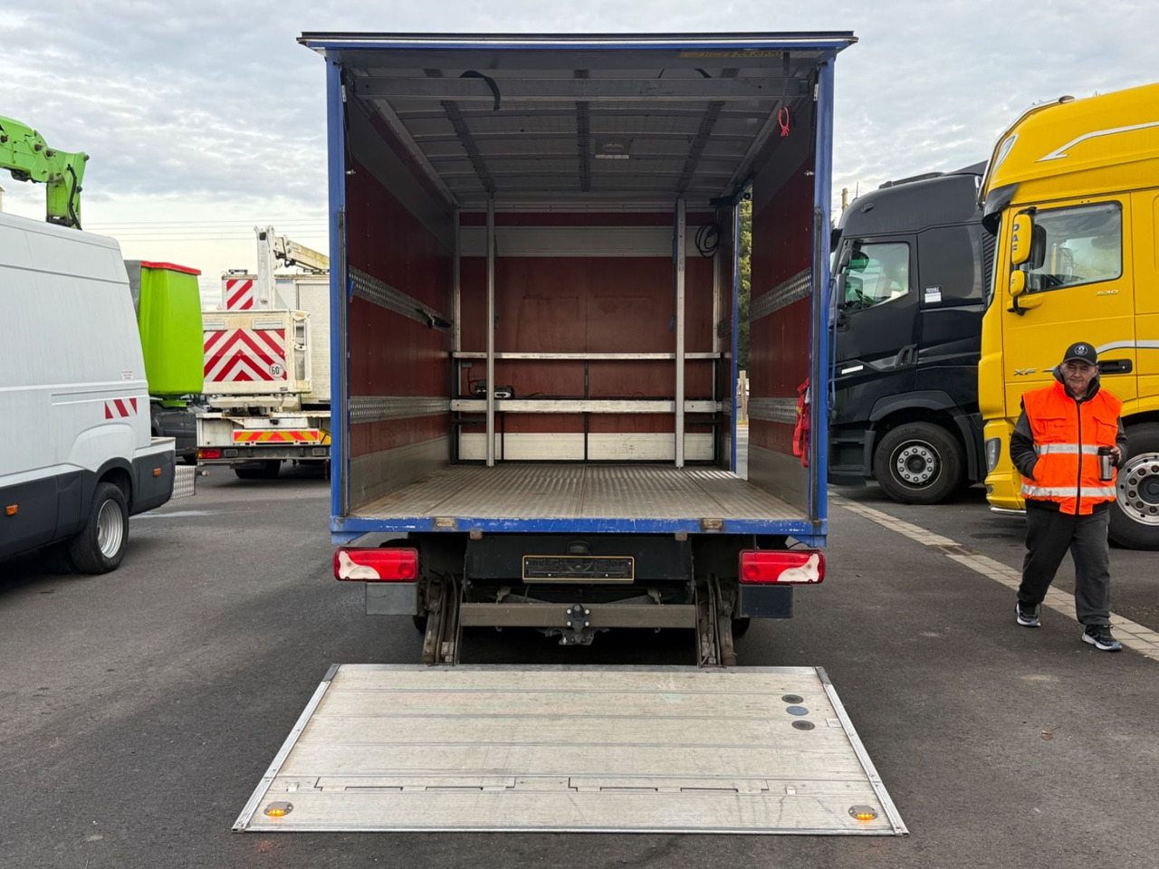 Mercedes-Benz Sprinter II 513 cdi Koffer, Lbw, Ahk, Winde - Фургон с закрытым кузовом: фото 5 Mercedes-Benz Sprinter II 513 cdi Koffer, Lbw, Ahk, Winde - Фургон с закрытым кузовом: фото 5