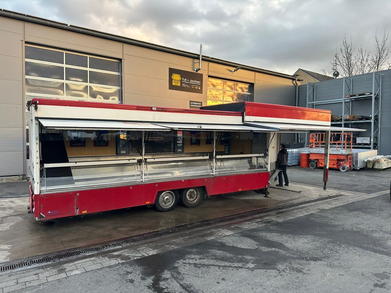 Tamco Merkur 6600D Fisch- Verkaufswagen Tamco Merkur 6600D Fisch- Verkaufswagen - Торговый прицеп: фото 1 Tamco Merkur 6600D Fisch- Verkaufswagen Tamco Merkur 6600D Fisch- Verkaufswagen - Торговый прицеп: фото 1