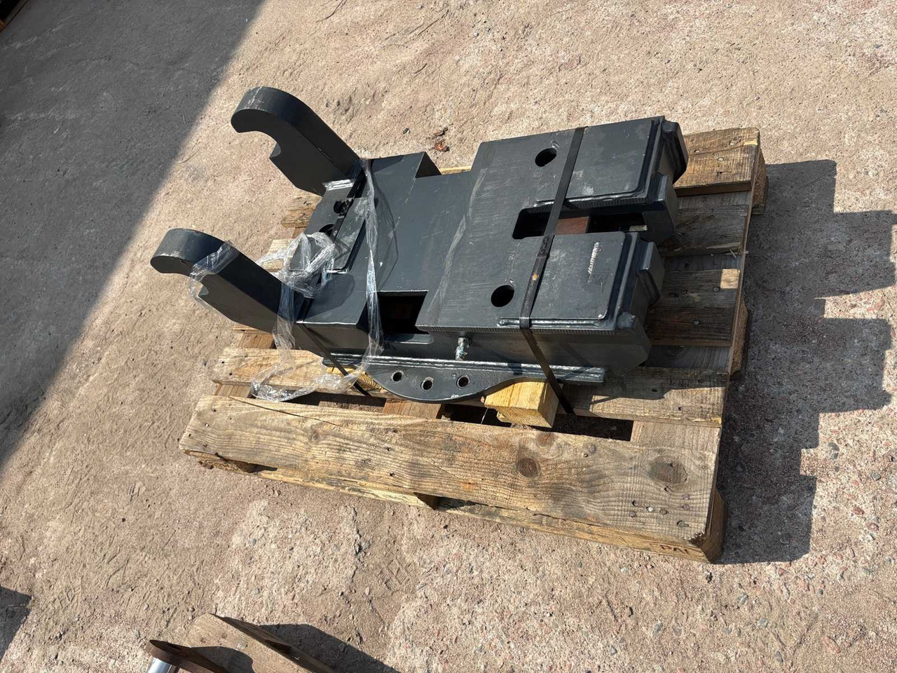 Hydraulically operated quick coupler MTP 10 - Сцепное устройство: фото 3 Hydraulically operated quick coupler MTP 10 - Сцепное устройство: фото 3