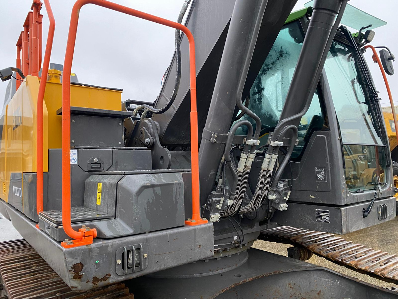 Гусеничный экскаватор Volvo EC300: фото 45 Гусеничный экскаватор Volvo EC300: фото 45