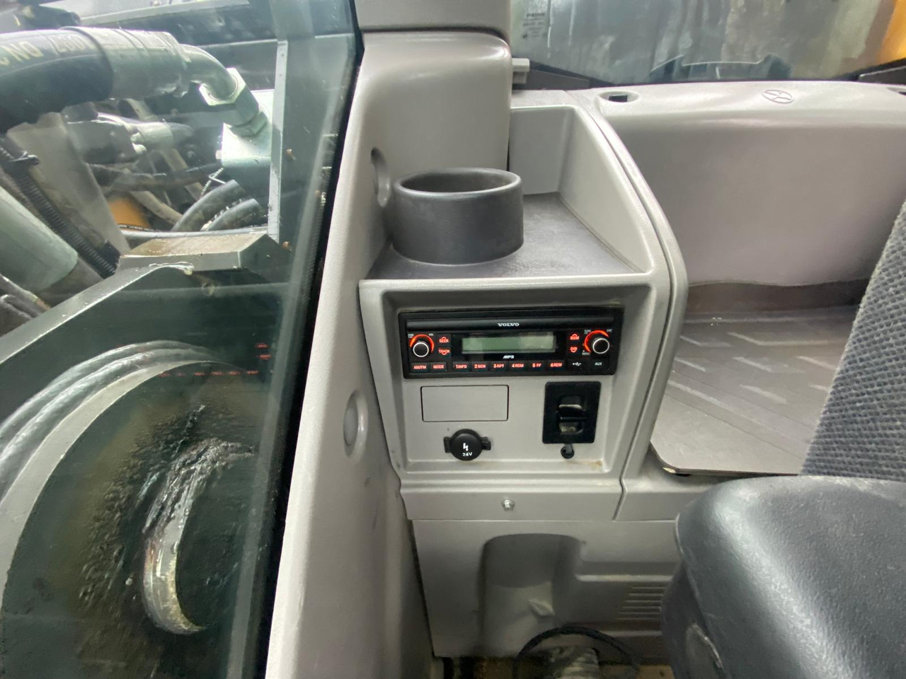 Гусеничный экскаватор Volvo EC300: фото 40 Гусеничный экскаватор Volvo EC300: фото 40