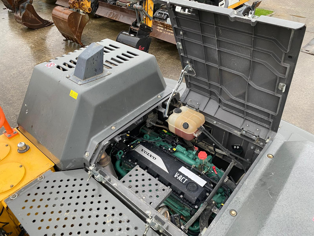 Гусеничный экскаватор Volvo EC300: фото 22 Гусеничный экскаватор Volvo EC300: фото 22