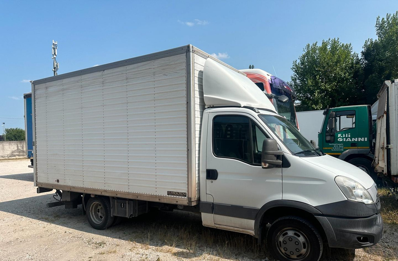 Iveco - Фургон с закрытым кузовом: фото 1 Iveco - Фургон с закрытым кузовом: фото 1