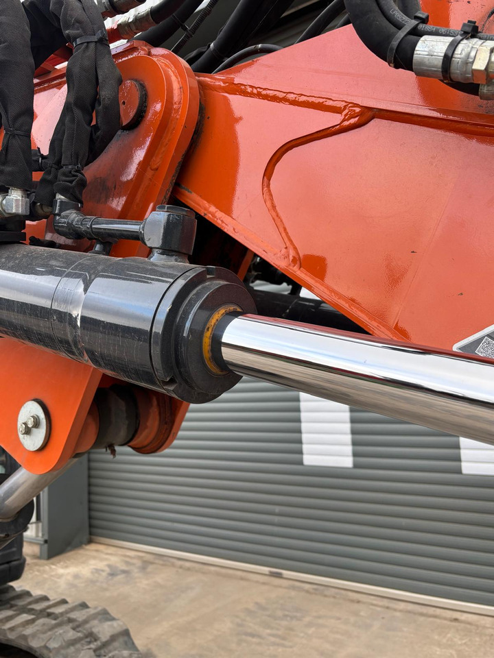 Мини-экскаватор Hitachi ZX85USBR-6 2PB: фото 15 Мини-экскаватор Hitachi ZX85USBR-6 2PB: фото 15