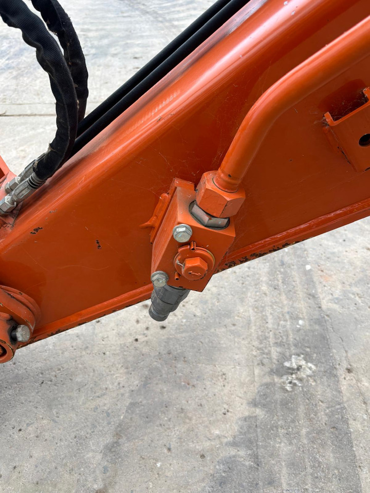 Мини-экскаватор Hitachi ZX85USBR-6 2PB: фото 9 Мини-экскаватор Hitachi ZX85USBR-6 2PB: фото 9