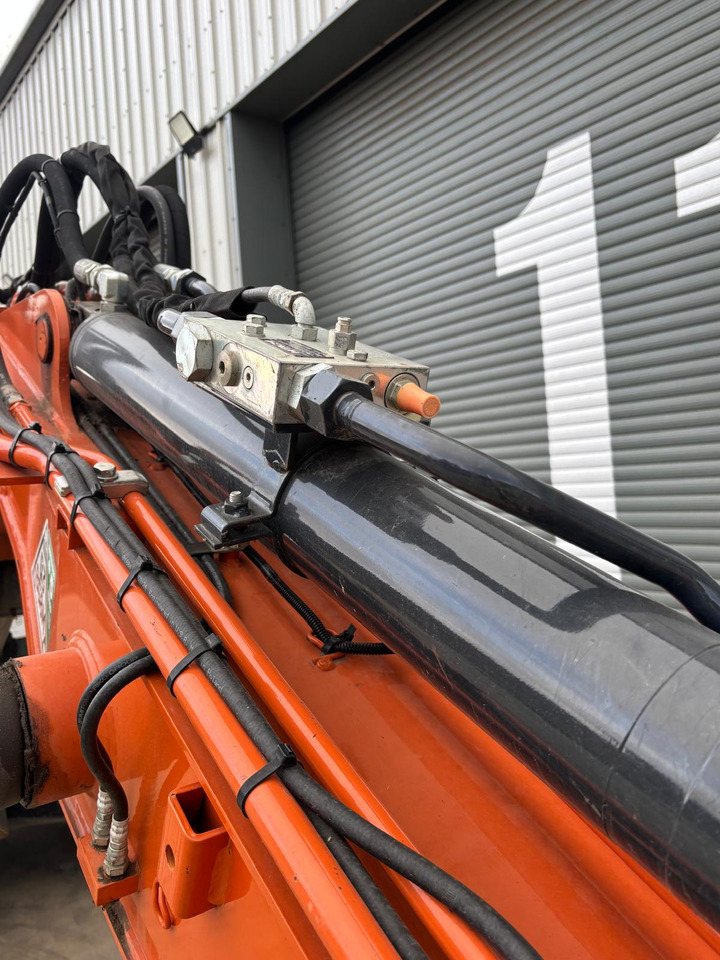 Мини-экскаватор Hitachi ZX85USBR-6 2PB: фото 12 Мини-экскаватор Hitachi ZX85USBR-6 2PB: фото 12