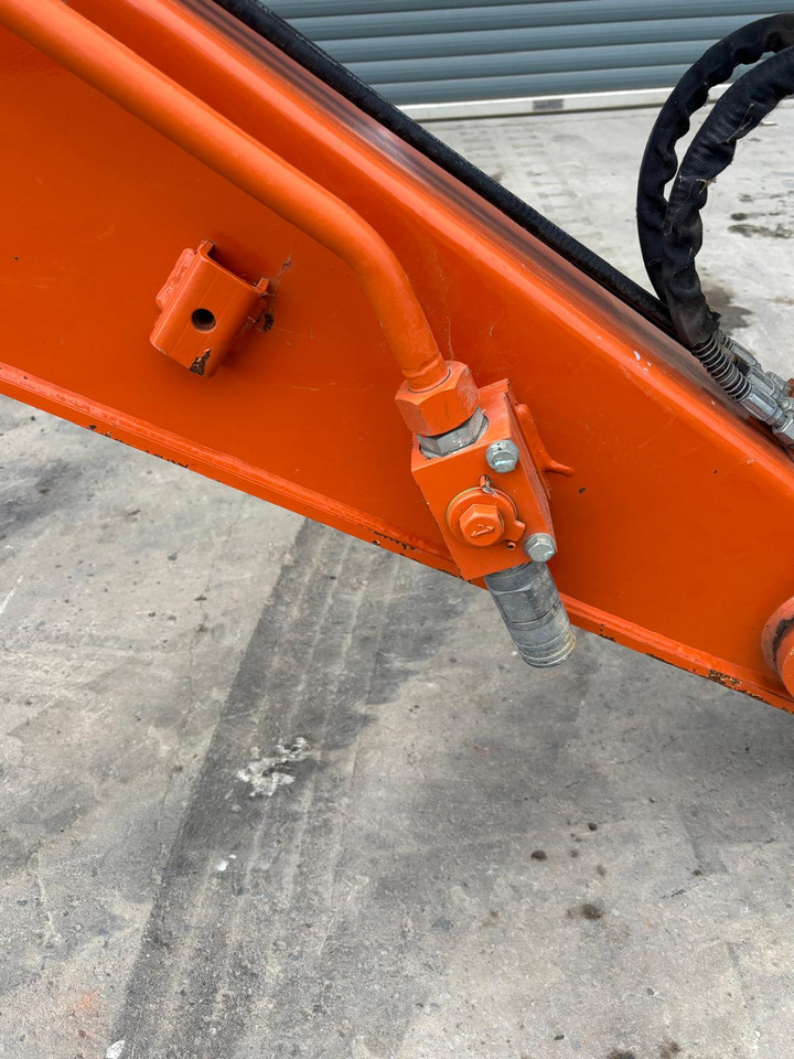 Мини-экскаватор Hitachi ZX85USBR-6 2PB: фото 10 Мини-экскаватор Hitachi ZX85USBR-6 2PB: фото 10