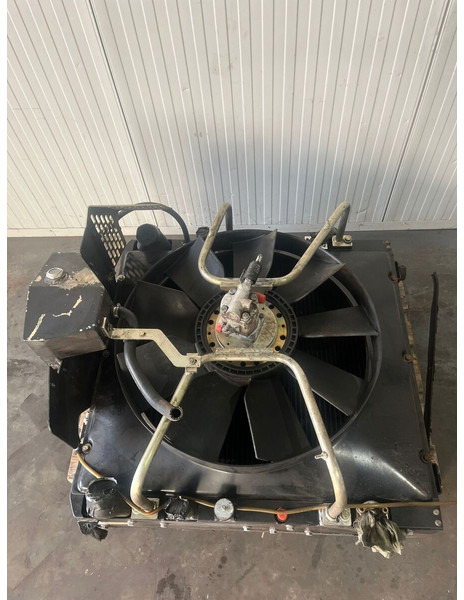 Liebherr A904 Li/A904C Li/R904/R904C - Радиатор: фото 1 Liebherr A904 Li/A904C Li/R904/R904C - Радиатор: фото 1