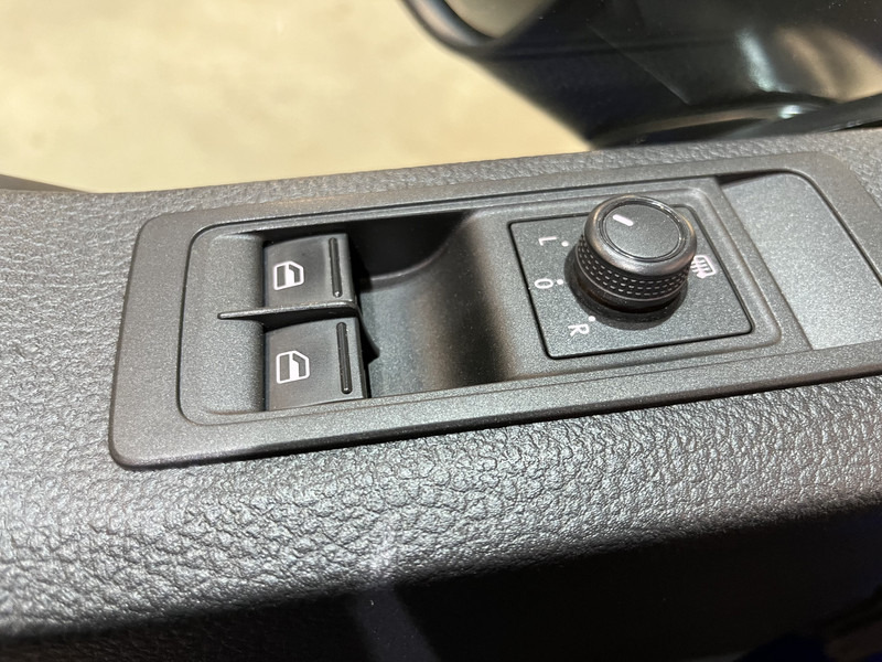 Коммерческий автомобиль Volkswagen Transporter 2.0 TDI L2H1 / Van Den Born Glasresteel / Euro 6 / Airco / Glastransporter / Cruise Control / Trekhaak / Imperiaal / CarPlay /  Navigatie / PDC / 83.500 KM !!: фото 13