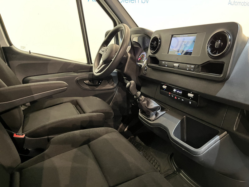 Mercedes-Benz Sprinter 317 CDI L2H2 RWD / Euro 6 / Servicebus / Bott inrichting / 220V / MBUX / Airco / Cruise / CarPlay / Camera / Trekhaak / BPM VRIJ !! - Цельнометаллический фургон: фото 3 Mercedes-Benz Sprinter 317 CDI L2H2 RWD / Euro 6 / Servicebus / Bott inrichting / 220V / MBUX / Airco / Cruise / CarPlay / Camera / Trekhaak / BPM VRIJ !! - Цельнометаллический фургон: фото 3