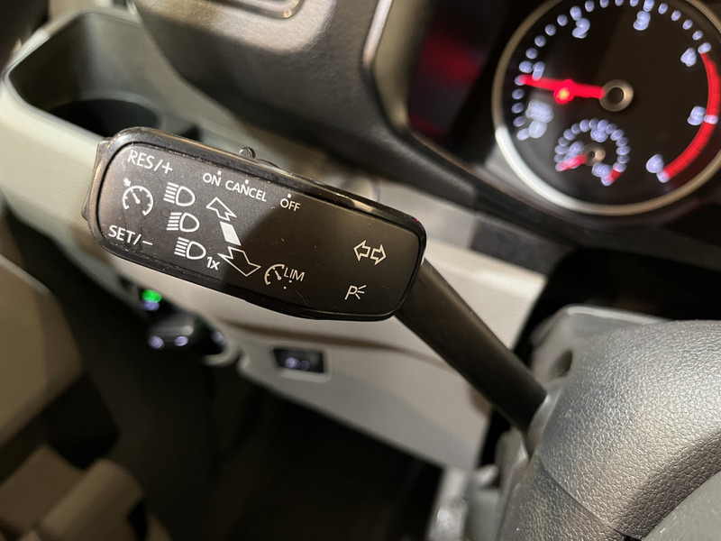 Цельнометаллический фургон, Грузопассажирский фургон Volkswagen Crafter 35 2.0 TDI L3H3 180 PK Servicebus / Bott Inrichting / Euro 6 / Trekhaak 3000 KG / 220V. / Airco / Navigatie / CarPlay / Cruise Control / PDC 85.250 KM !!: фото 12