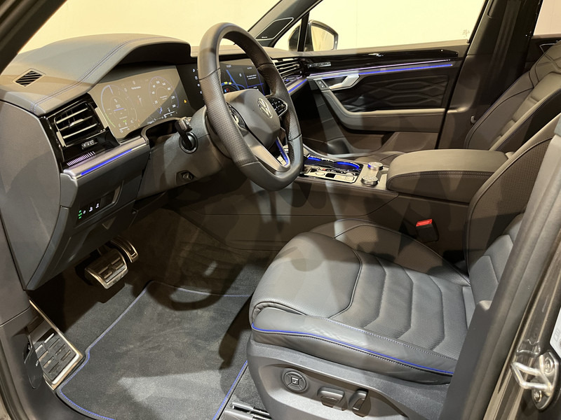Внедорожник Volkswagen Touareg R 3.0 TSi 462 PK eHybrid 4MOTION Full Options / Luchtvering / IQ Matrix / 360 Camera / Panoramadak / Head-Up / Leder / Stoelventilatie / Stoelverwarming: фото 11