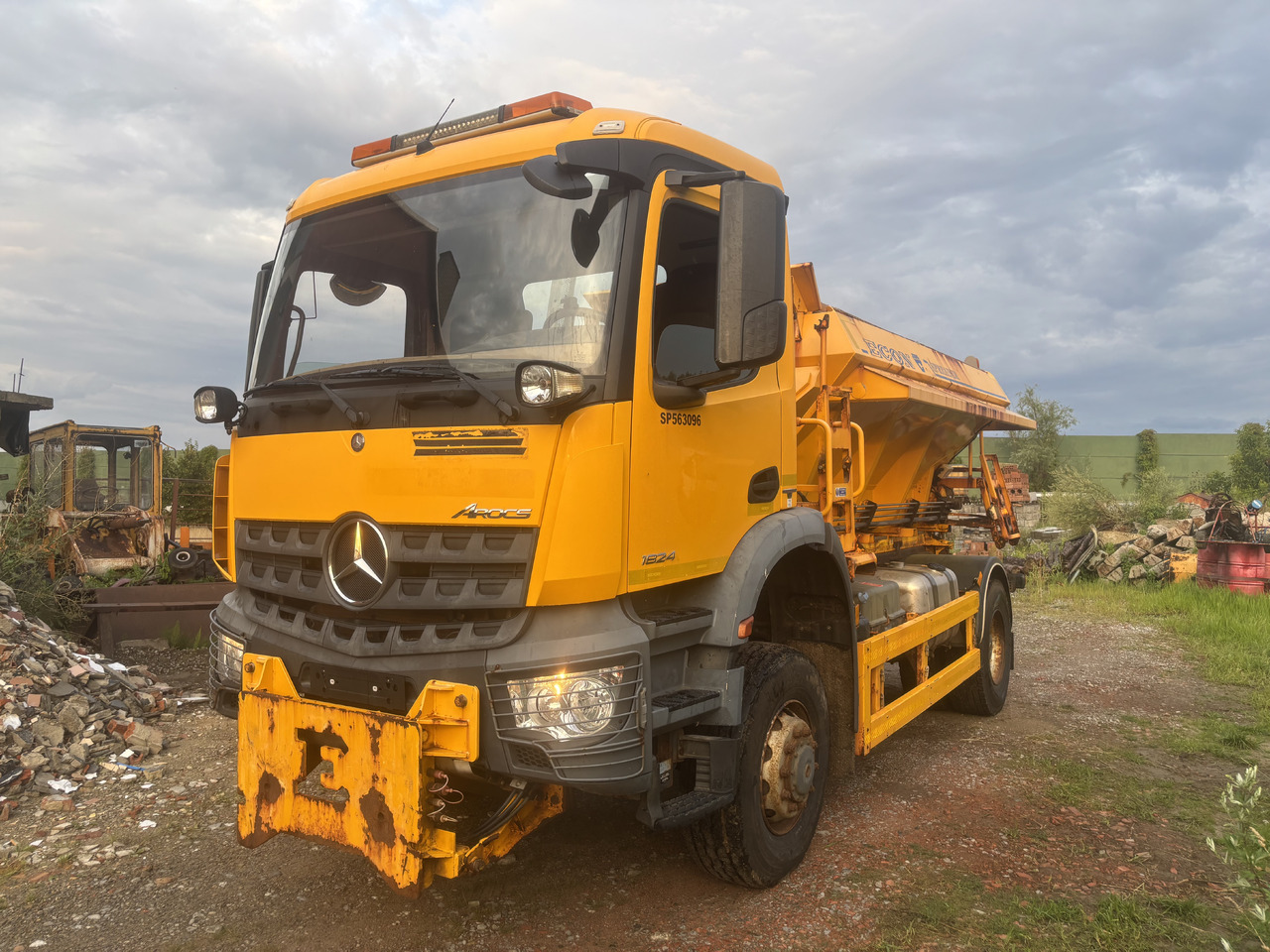 Mercedes AROCS 1824 4X4 GRITTER/SPREADER/PLOUGH - Снегоуборочная машина: фото 4 Mercedes AROCS 1824 4X4 GRITTER/SPREADER/PLOUGH - Снегоуборочная машина: фото 4